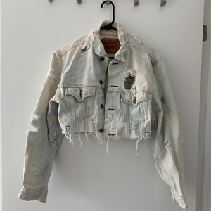 Distressed Levi’s cropped jacket